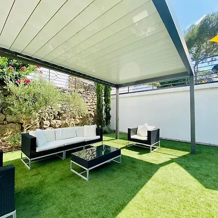 ヴィラ Beautiful 5 Bedroom With Direct Sea View *