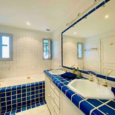 Vila Beautiful 5 Bedroom With Direct Sea View *