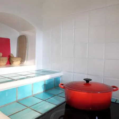 Beautiful 5 Bedroom With Direct Sea View Vila