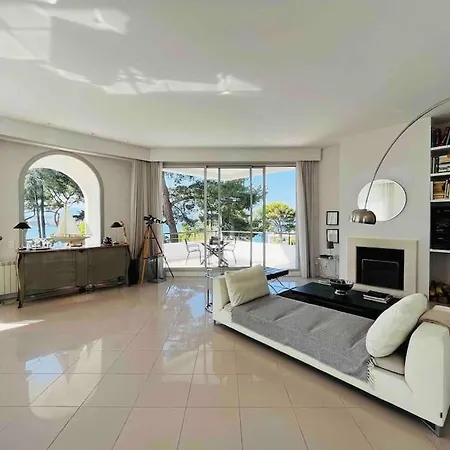 Beautiful 5 Bedroom With Direct Sea View
