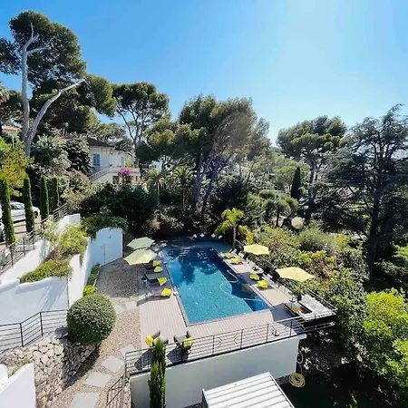 فيلة Beautiful 5 Bedroom With Direct Sea View